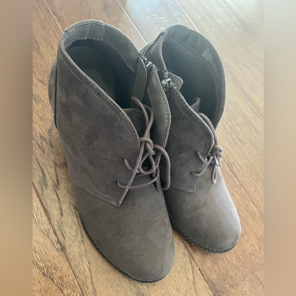 Universal Thread Booties - Size 8 - Picture 4 of 11